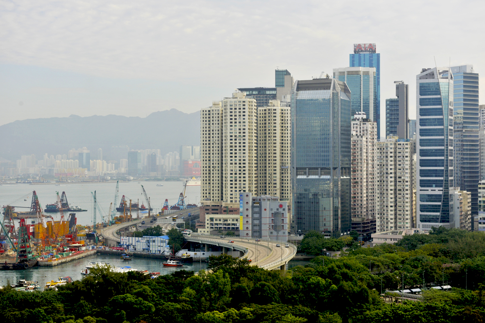 清晨，雾中的铜锣湾！.jpg
